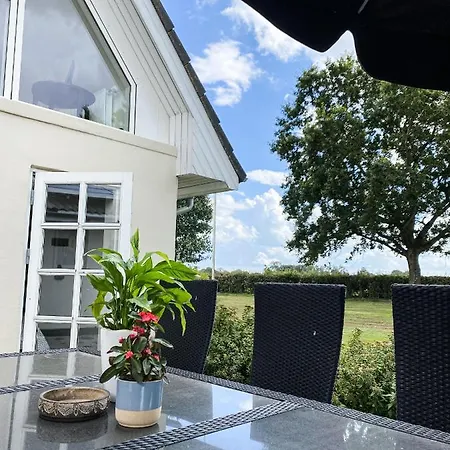 Sunbjerre Bed & Breakfast *